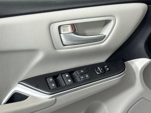 Used 2015 Toyota Camry LE FWD image 14