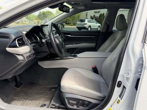 Used 2023 Toyota Camry XSE FWD image 16