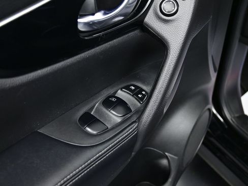 Used 2018 Nissan Rogue Sport SL w/ SL Premium Package image 14