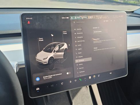 Used 2024 Tesla Model Y Long Range RWD image 37