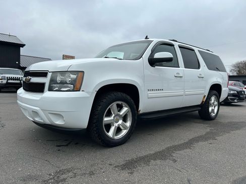 Used 2011 Chevrolet Suburban LT image 4