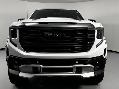 Used 2023 GMC Sierra 1500 AT4 w/ AT4 Premium Package AWD/4WD image 2