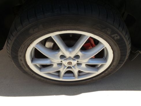 Used 2004 Porsche Cayenne Turbo image 9