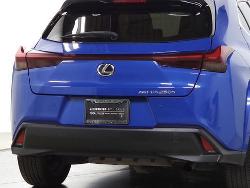 Used 2024 Lexus UX 250h AWD w/ Premium Package image 10