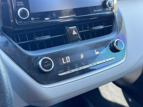 Used 2022 Toyota Corolla LE image 28