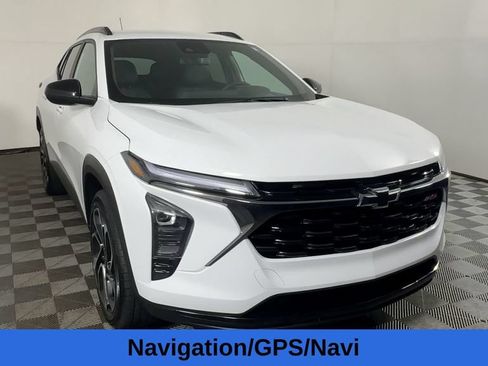Used 2025 Chevrolet Trax RS w/ Driver Confidence Package FWD image 5