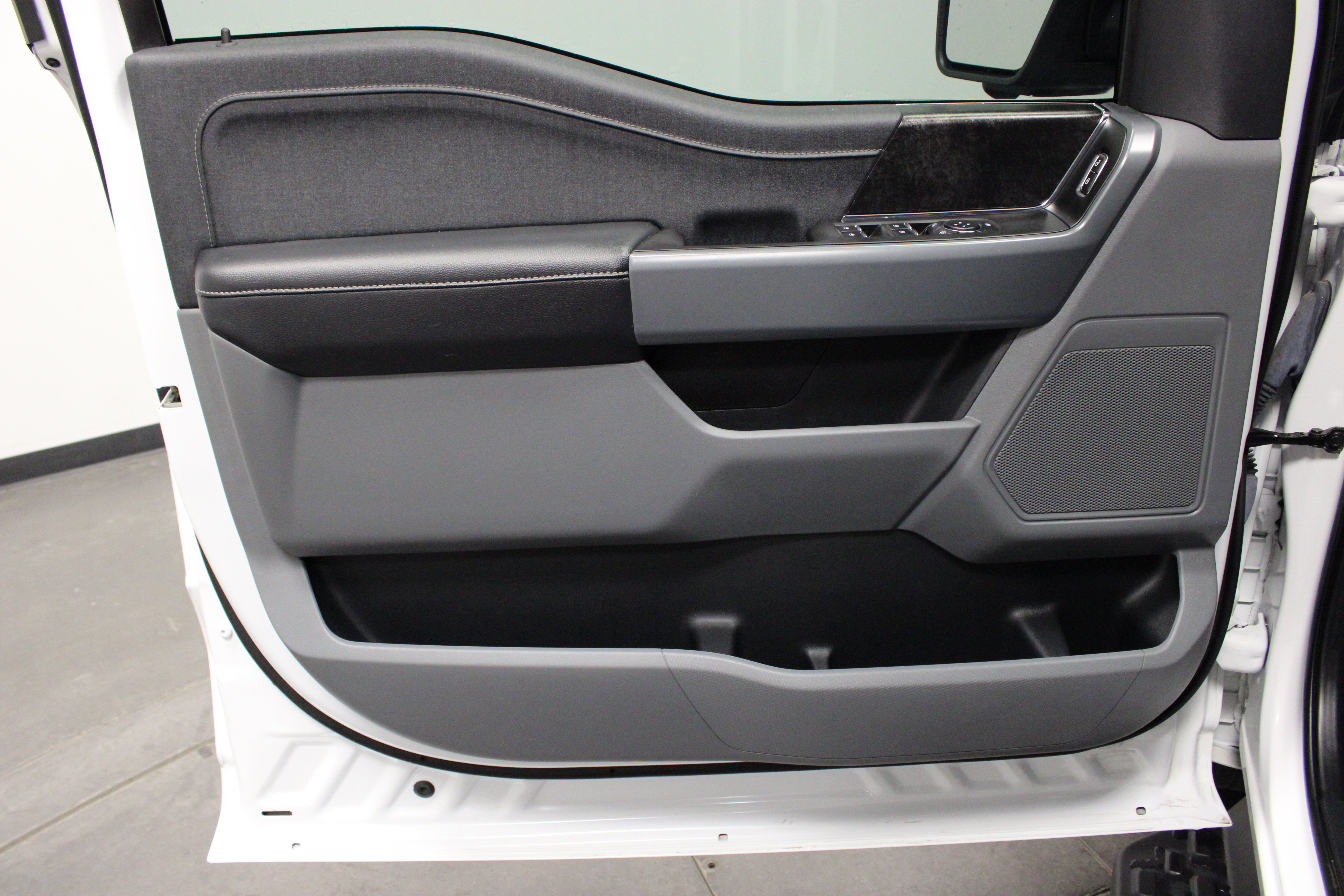 Used 2024 Ford F150 Lightning XLT AWD/4WD image 20