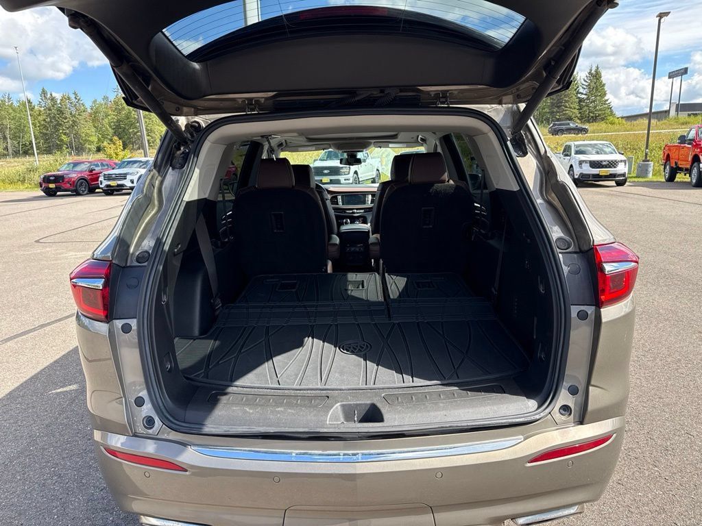 Used 2020 Buick Enclave Avenir w/ Avenir Technology Package AWD/4WD image 5