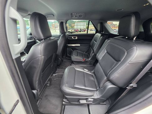 Used 2023 Ford Explorer XLT w/ Equipment Group 202A AWD/4WD image 16