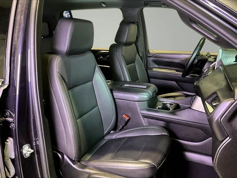 Used 2024 Chevrolet Suburban LT w/ Luxury Package AWD/4WD image 30