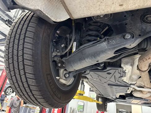 Used 2017 Mercedes-Benz GLC 300 4MATIC image 32