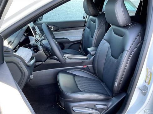 New 2026 Jeep Compass Latitude image 8