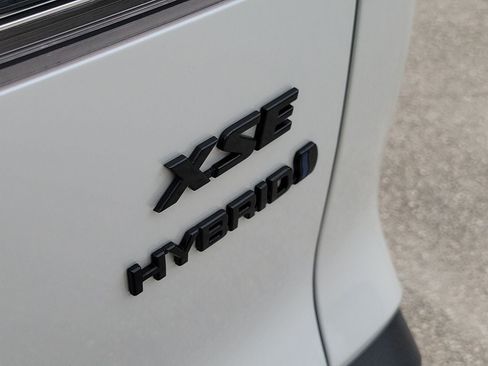 Used 2024 Toyota Corolla Cross AWD Hybrid w/ Convenience Package image 7
