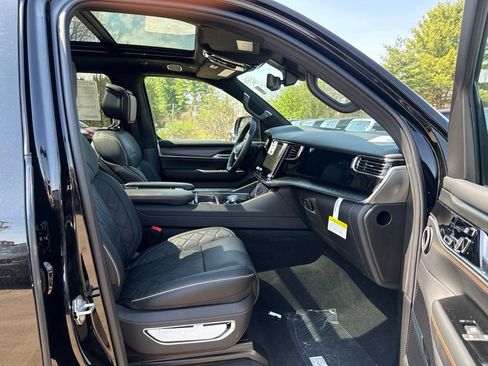 New 2026 Jeep Grand Wagoneer Summit AWD/4WD image 35