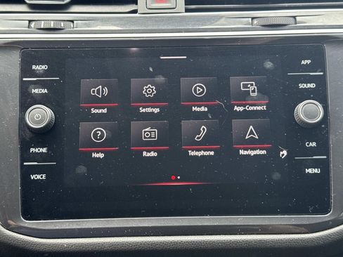 Used 2024 Volkswagen Tiguan SE image 25