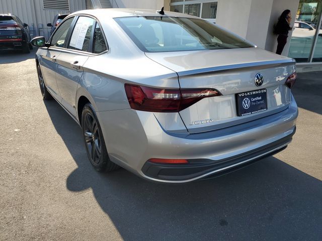 Certified 2024 Volkswagen Jetta SE w/ Panoramic Sunroof Package FWD image 6