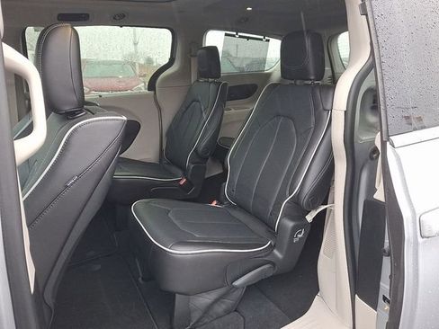 Used 2023 Chrysler Pacifica Limited w/ Uconnect Theater Family Group AWD/4WD image 10