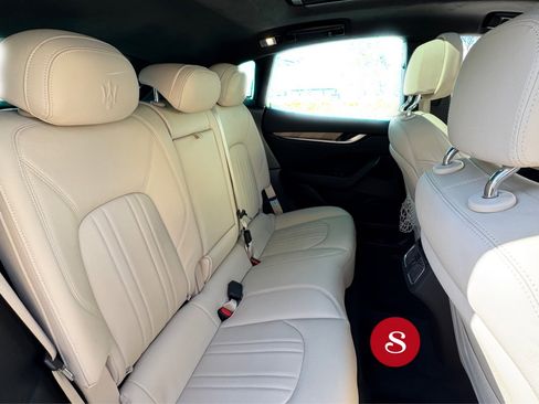 Used 2021 Maserati Levante image 12