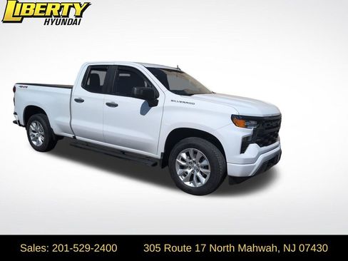 Used 2023 Chevrolet Silverado 1500 Custom AWD/4WD image 1