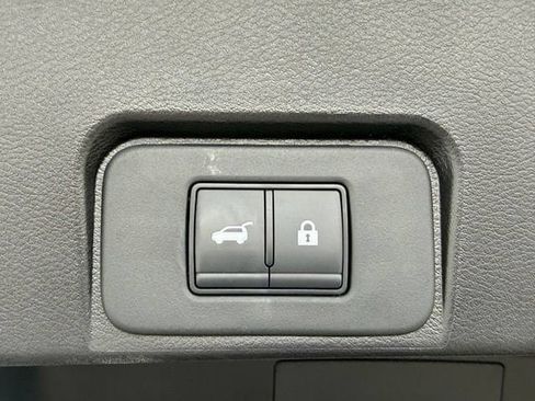 Used 2026 Nissan Rogue SL FWD image 11