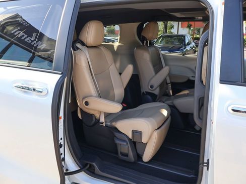 Used 2023 Toyota Sienna Limited FWD image 36