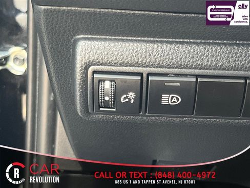 Used 2024 Toyota Corolla LE FWD image 33