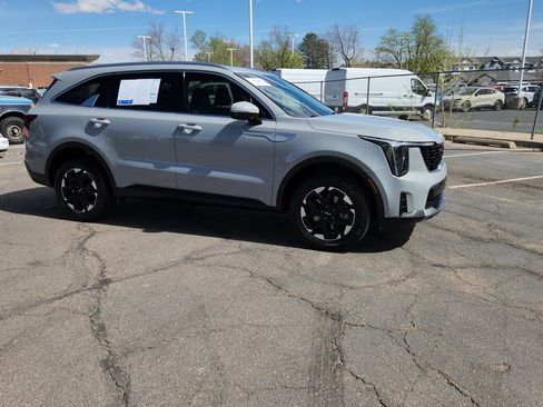 Used 2025 Kia Sorento S AWD/4WD image 18