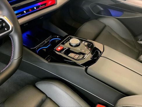 Certified 2025 BMW M5 w/ Executive Package image 34