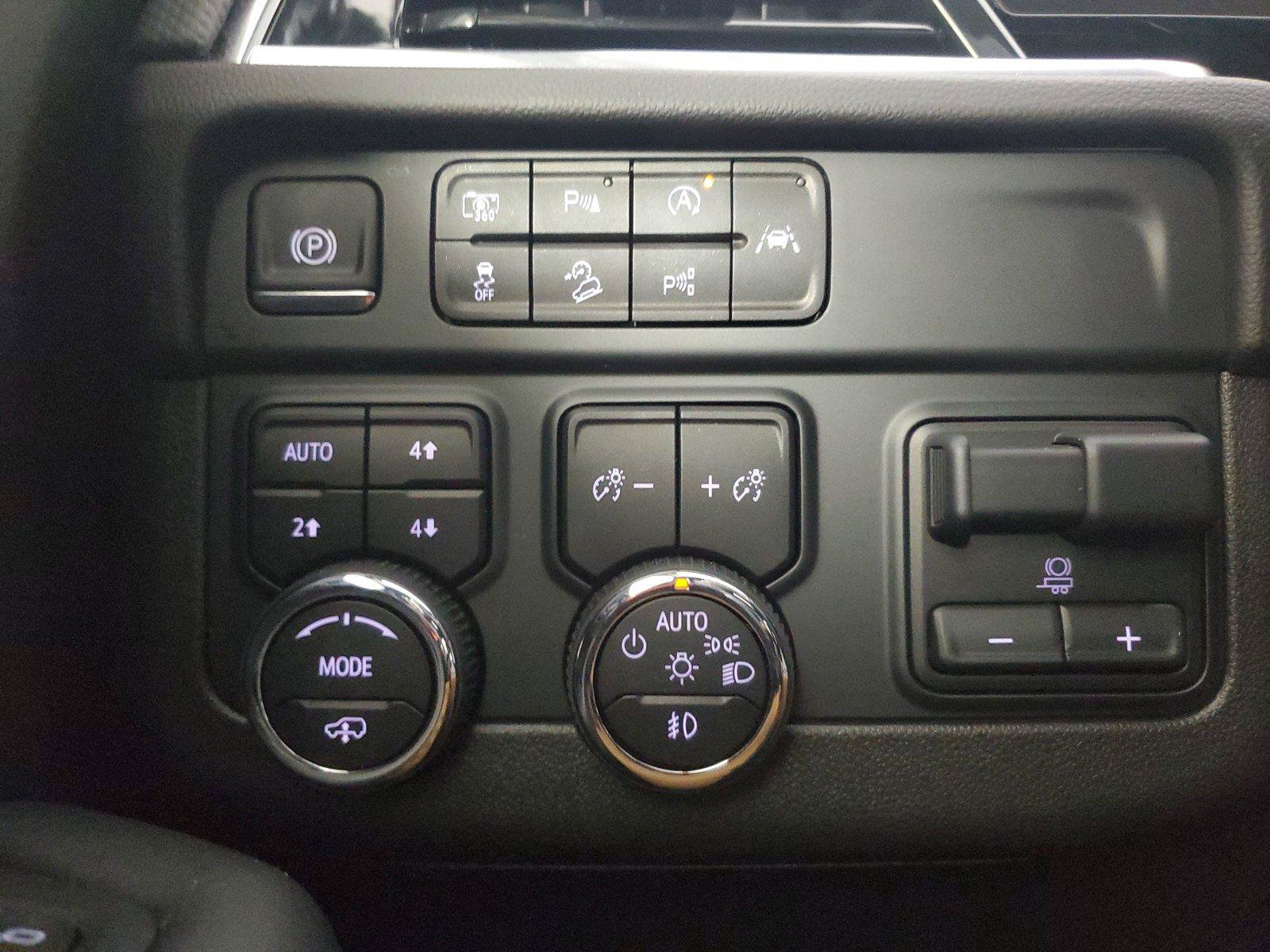 Used 2025 Chevrolet Tahoe RST w/ Advanced Technology Package AWD/4WD image 34