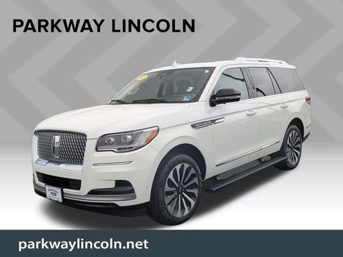 Used 2023 Lincoln Navigator Reserve image 1
