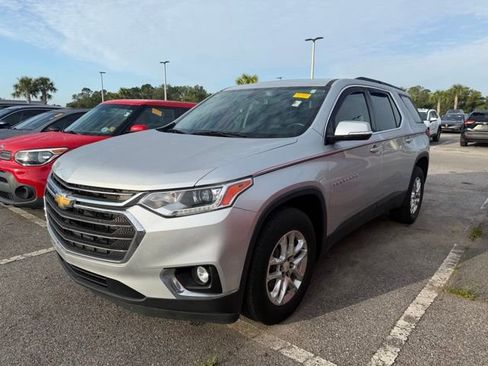 Used 2020 Chevrolet Traverse LT FWD image 1