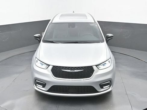 Used 2026 Chrysler Pacifica Limited FWD image 14