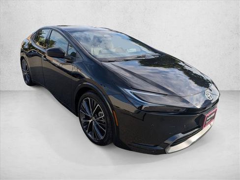 Certified 2025 Toyota Prius XLE FWD image 3