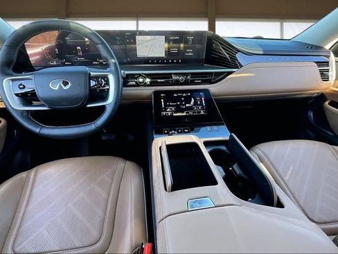 Used 2025 INFINITI QX80 Luxe image 16