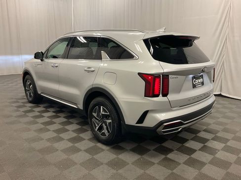 Used 2021 Kia Sorento S FWD image 4