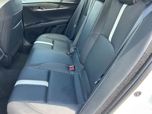 Used 2025 Toyota Camry SE w/ Convenience Package FWD image 9