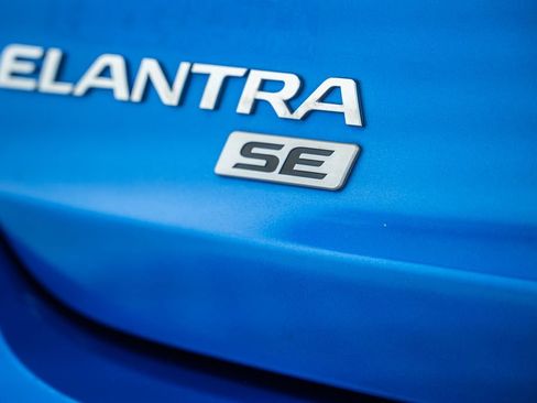 Used 2017 Hyundai Elantra SE FWD image 9