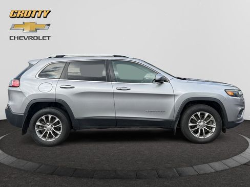 Used 2019 Jeep Cherokee Latitude Plus w/ Cold Weather Group image 6