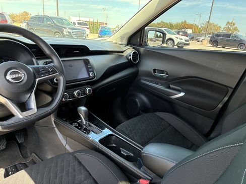 Used 2024 Nissan Kicks SV image 5