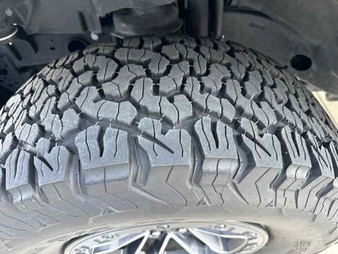 Used 2025 Jeep Wrangler Sport AWD/4WD image 36
