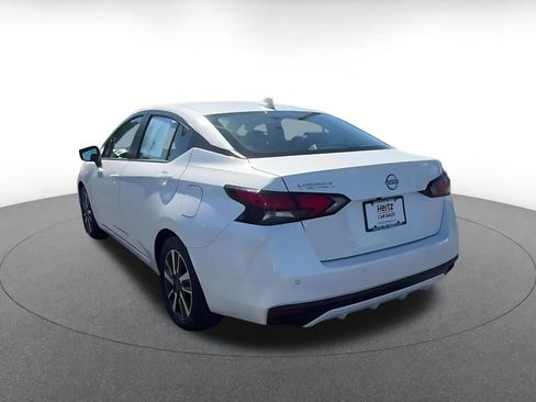Used 2025 Nissan Versa SV FWD image 11