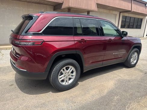 New 2025 Jeep Grand Cherokee Laredo image 6