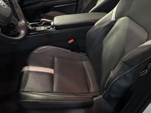 Used 2025 Toyota Camry SE image 10