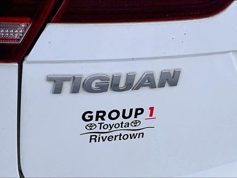 Used 2018 Volkswagen Tiguan S image 30