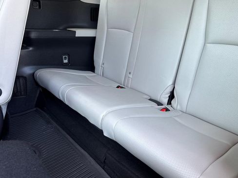 Used 2024 Toyota Grand Highlander AWD image 32