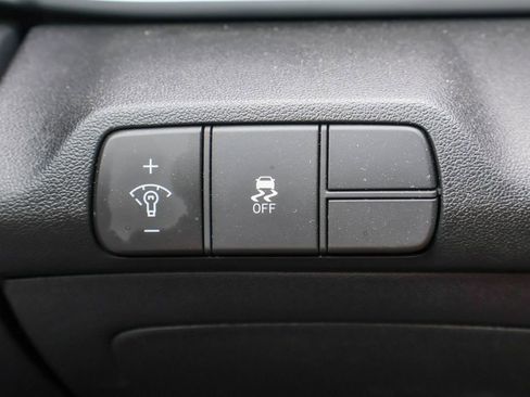 Used 2025 Hyundai Elantra Limited FWD image 17