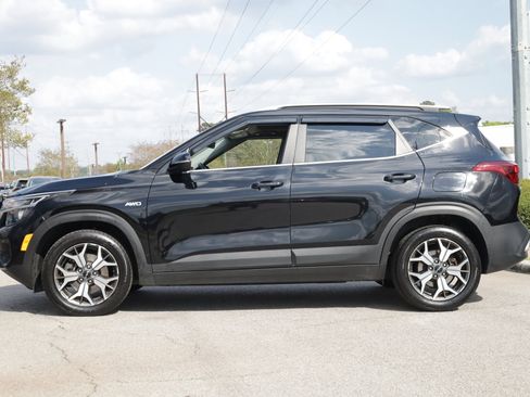 Used 2023 Kia Seltos EX image 2