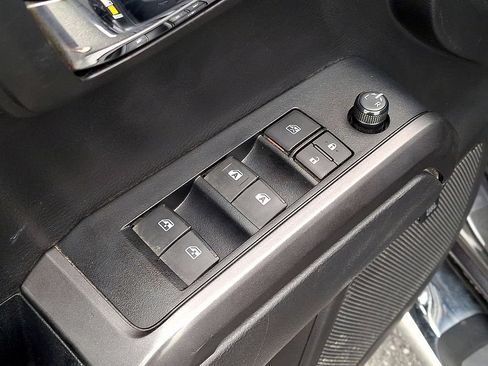Used 2022 Toyota Tacoma TRD Off-Road w/ TRD Premium Off Road Package AWD/4WD image 15
