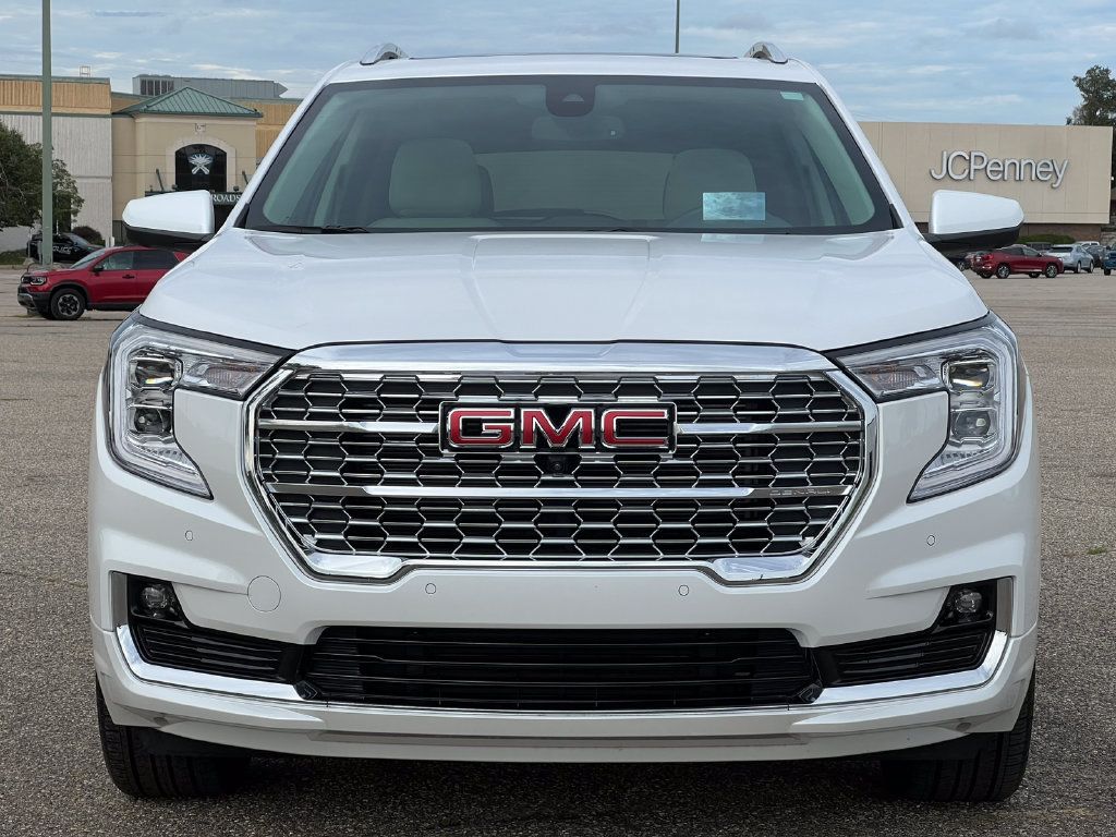 Used 2023 GMC Terrain Denali w/ Denali Premium Package AWD/4WD image 45
