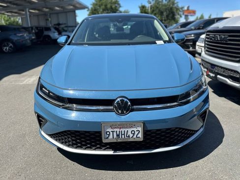 Used 2026 Volkswagen Jetta SE FWD image 2